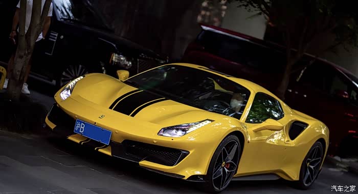 百公里加速285秒的黄金法拉利看最贵的车过最爽的眼瘾
