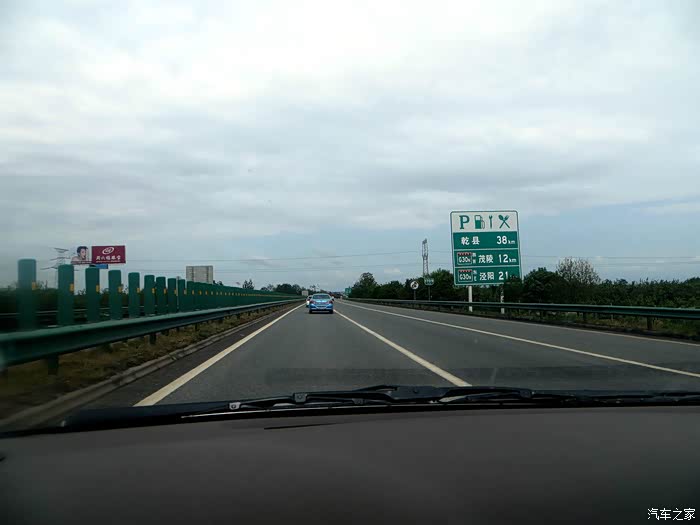 西宝高速上与比亚迪秦的友好竞赛