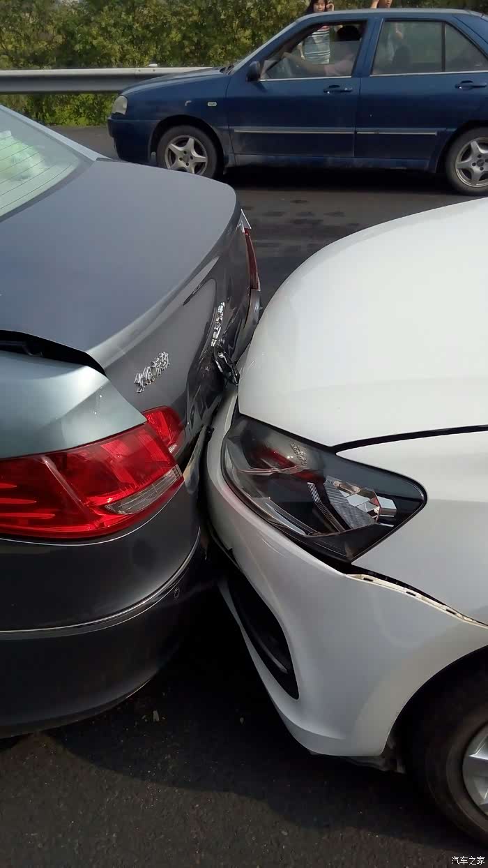 本想十一出去玩下,没想到一上高速就撞了!