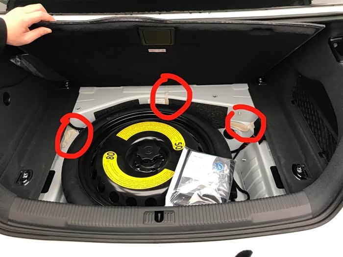 【图】新车,今天看后备箱备胎地方做工装么粗糙,大家来看看_奥迪a4l