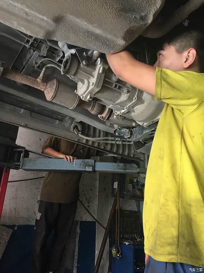 2013款五菱荣光自己动手修12变速箱换变速箱副轴