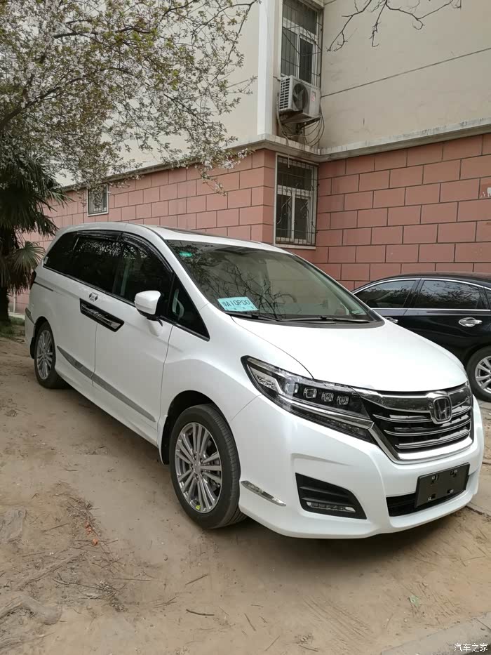 16款艾力绅白色至尊版提车作业郑州首贴求认证