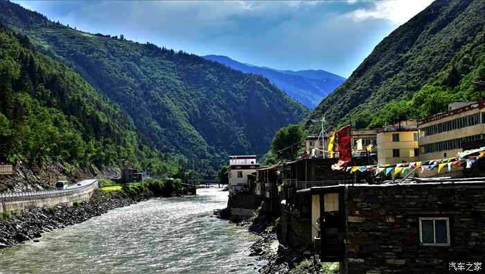 单人单车游走大渡河上游源头