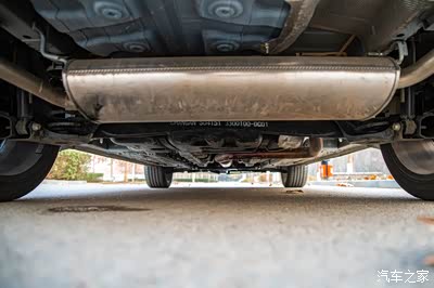 欧尚x5的底盘整体比较规整,前麦弗逊,后扭力梁的悬架形式也是这个价位