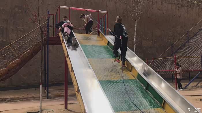 万物复苏送福利塔山里的游乐园真不错