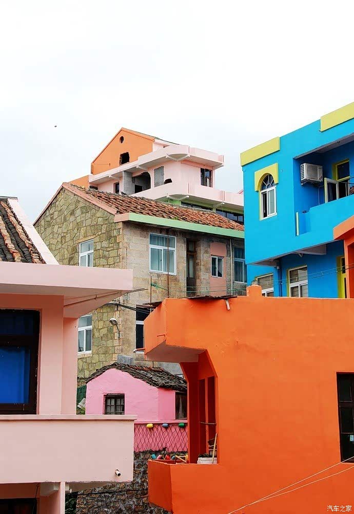 浙江温岭七彩小箬村五颜六色的建筑风格很有特色