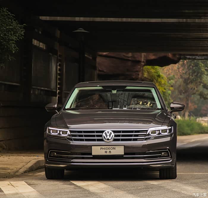 自带光环天生老大试驾上汽大众辉昂380至尊二驱型