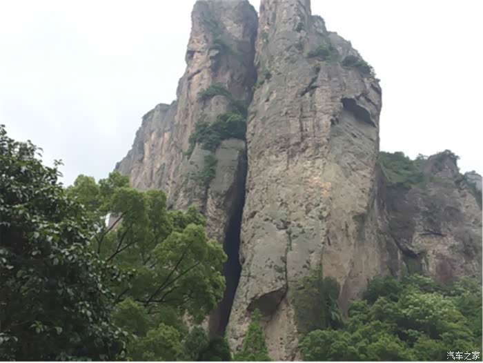 这是夫妻峰,情人峰,夜景的主景
