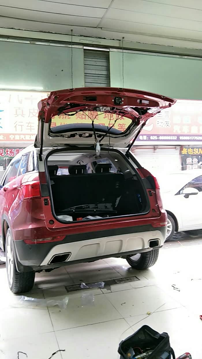 电动尾门改装作业