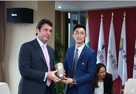 聚团资本董事长彭嘉明率众热情接待来访的"世界领袖考察团"