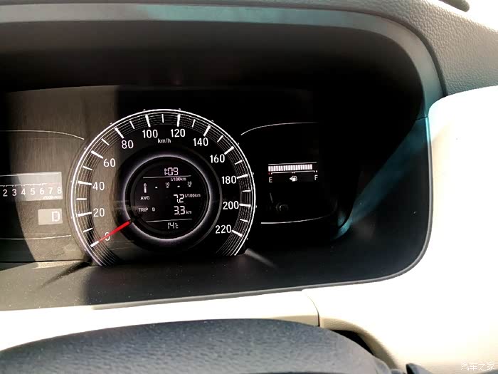 仪表盘的油表加满油显示没满格是什问题