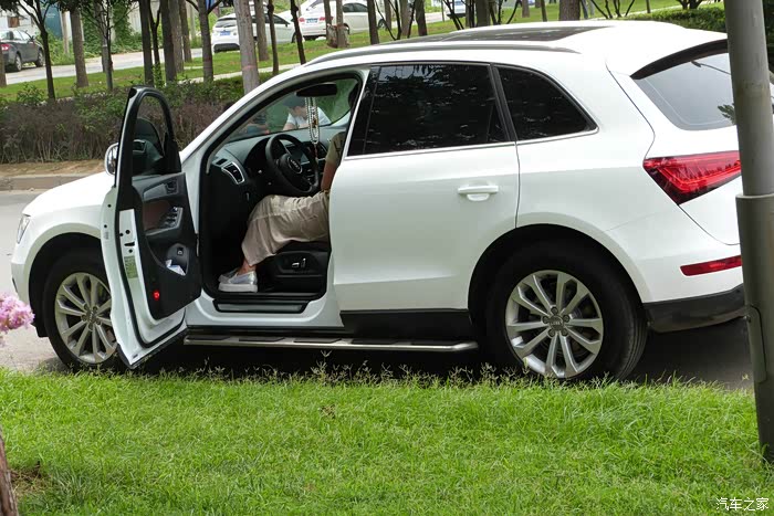 笑潘神哥,整天笑呵呵家看看之前几张照片都有他,都笑嘻嘻,【微笑哥】