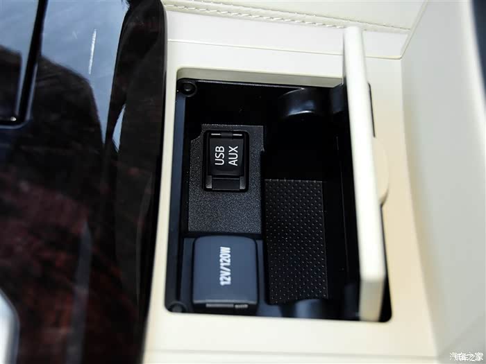 可以插u盘放音乐吗