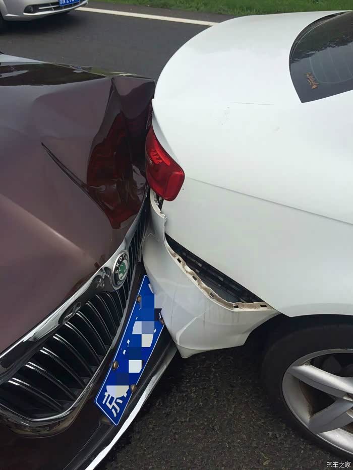 【强心剂】遭遇高速追尾后a4给我带来的安全感,内有车祸现场