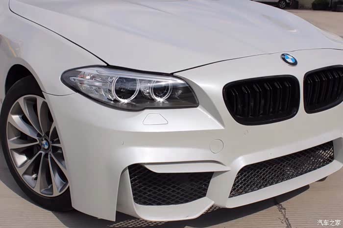 宝马m5跨界包围