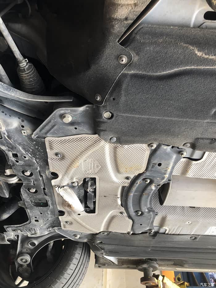 19款新福克斯stline,走烂路刮底了