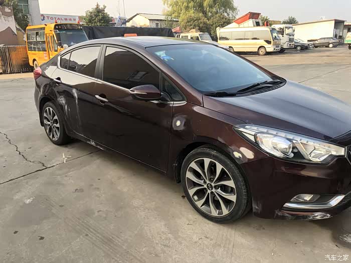 起亚暗樱红k3暗影红