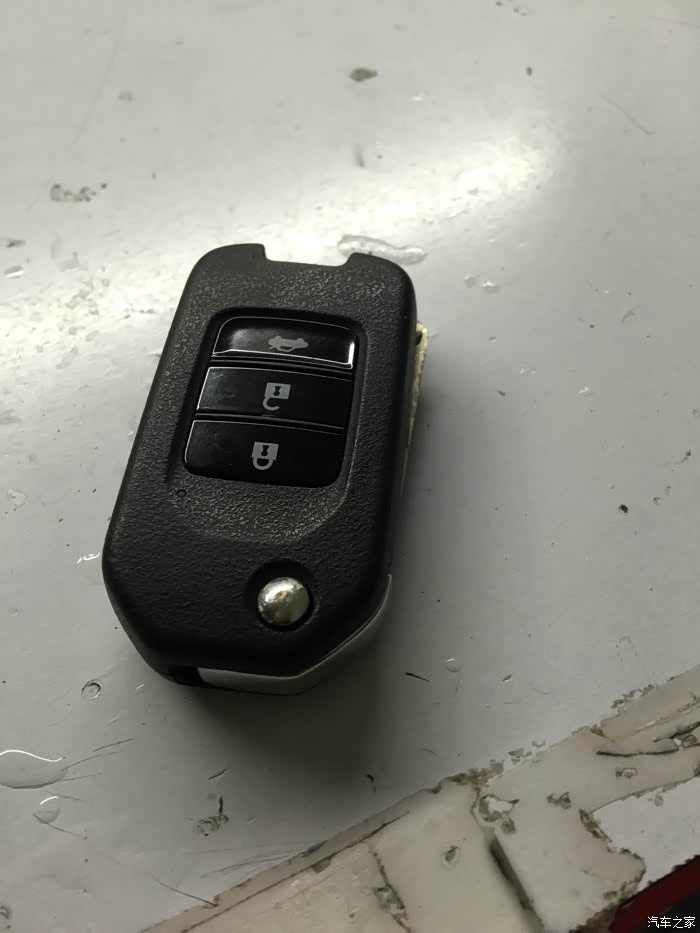 九代雅阁钥匙松动了自己弹出来怎么破