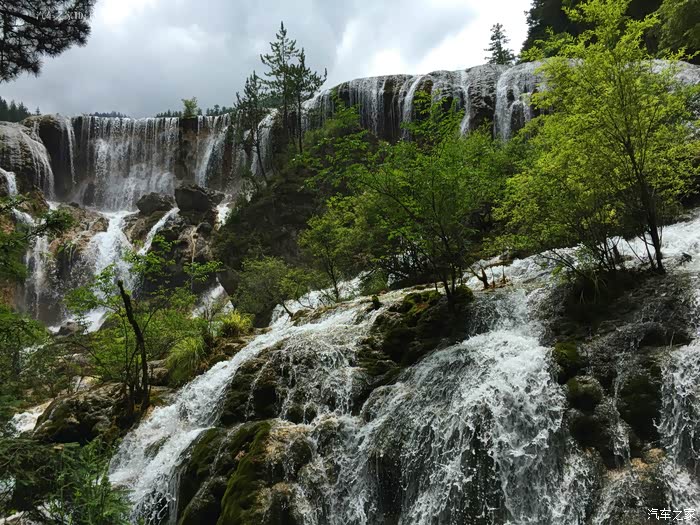 珍珠滩瀑布,电视剧《西游记》片头中,唐僧师徒牵马涉水的地方.