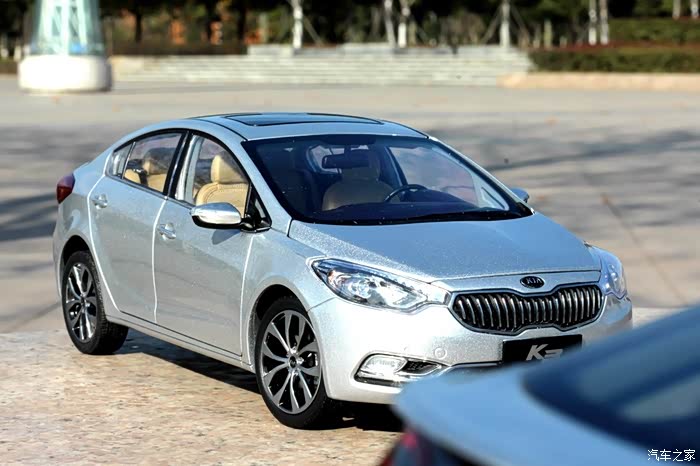 流畅的腰线设计让车身更完美