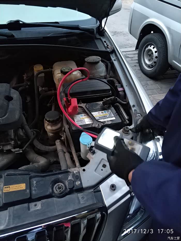 冬日行车小技巧冬季汽车电瓶保养