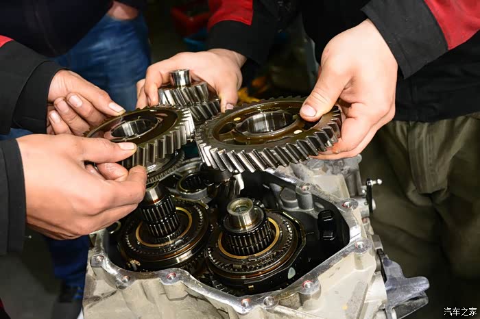 福特蒙迪欧变速箱漏油脱档故障问题维修案例