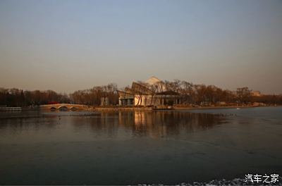 拍摄一组龙潭湖公园内的"龙吟阁"景区美景 上