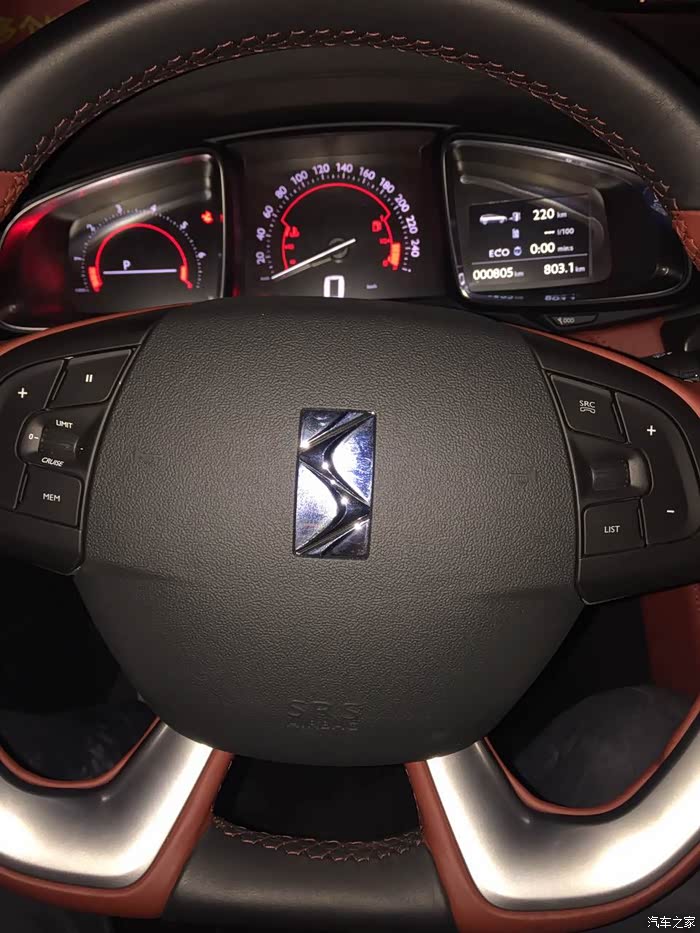 闷骚,哦不,明骚的方向盘