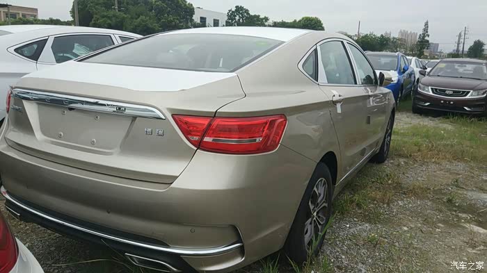 求实车新款博瑞铂金色