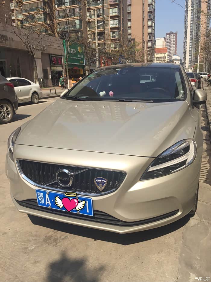 2017款v40智逸版耀目沙金提车作业