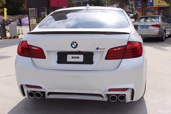 宝马m5跨界包围