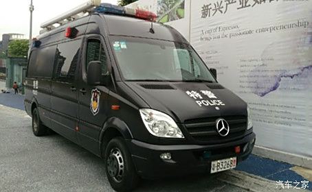 中国警卫局奔驰警车图片