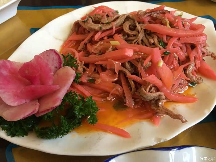 这个酸萝卜炒牛肉 西藏吃猪肉般说炒肉就炒牛肉或羊肉