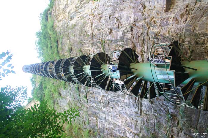 这太行峡谷王相岩景区内摩天天梯!