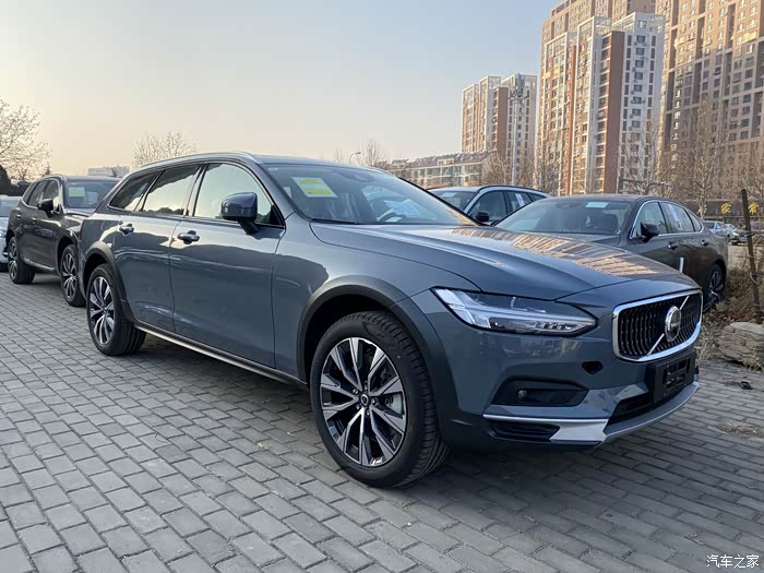 1802 | 回复: 9 沃尔沃v系列论坛 v90cc没有了幻夜银,大家选什么颜色