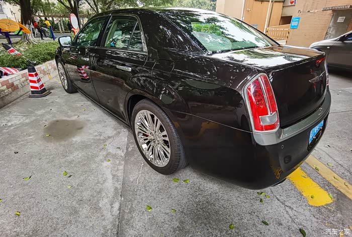 克莱斯勒300c电镀轮毂