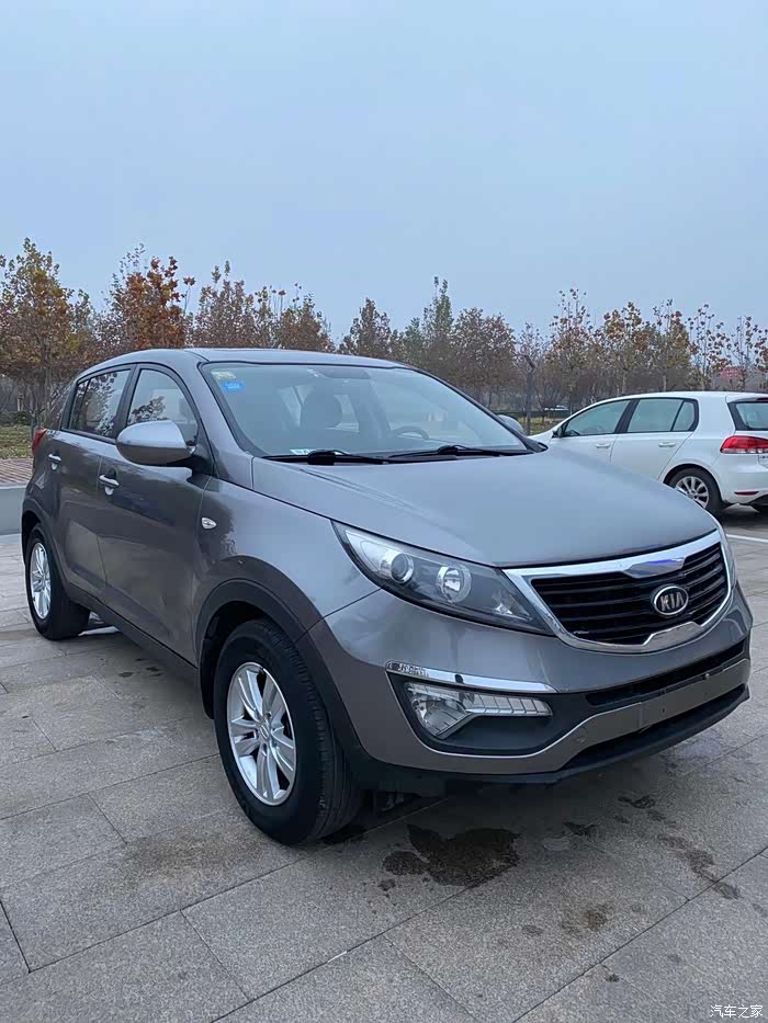 起亚智跑这款车不论是从外观还是性能上都是非常不错的.