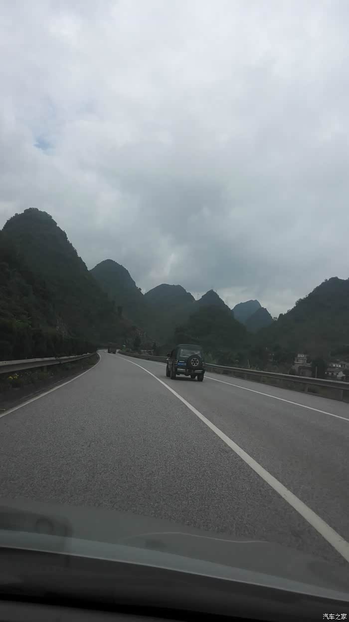 路过八宝服务区,进入休整.