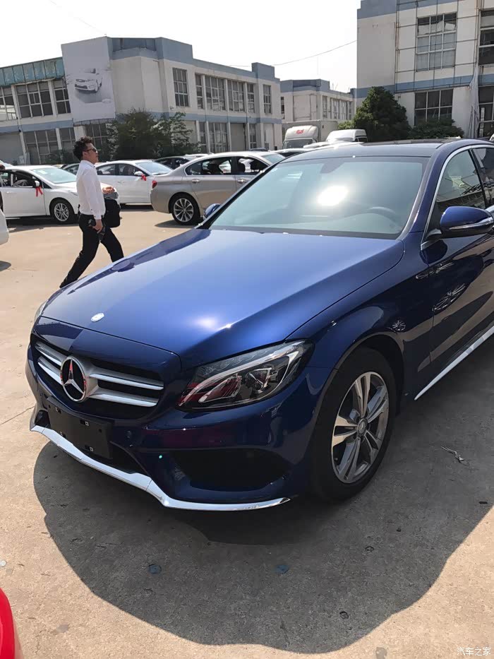 奔驰c180l宝蓝色提车作业