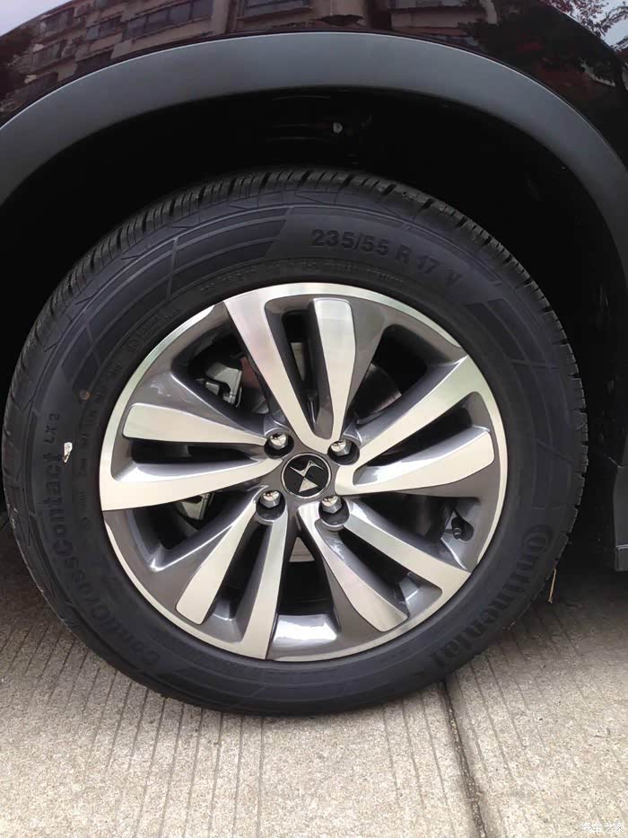 ds6160的轮胎是23555r17v最高车速是多少公里