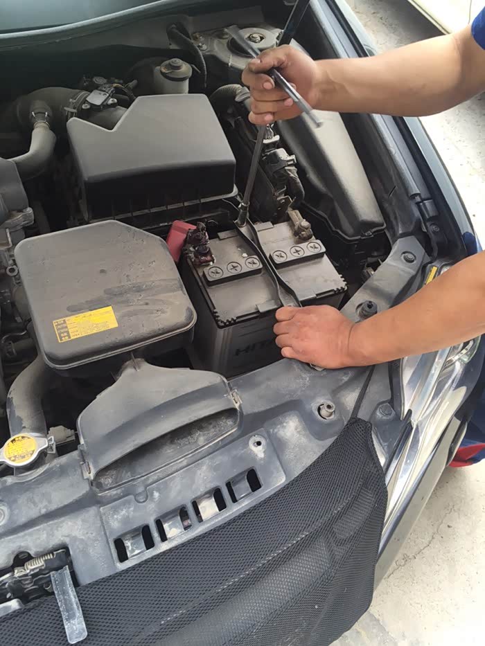 凯美瑞原厂日立电瓶换电瓶