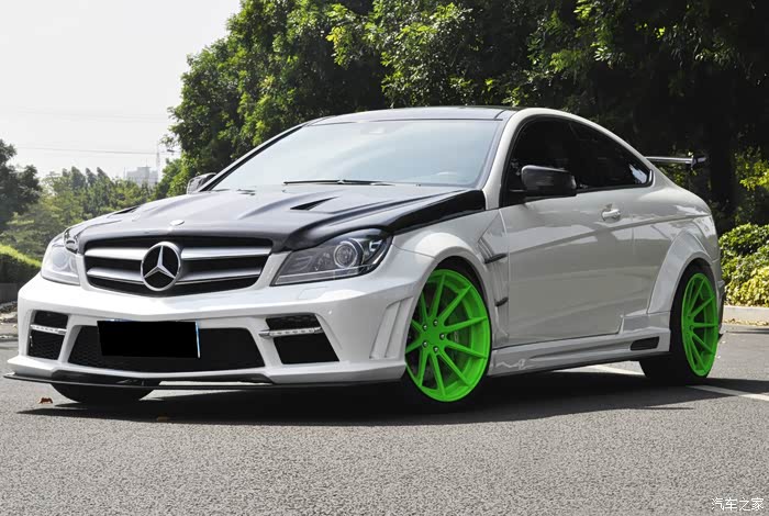 奔驰c级w204老款改装包围