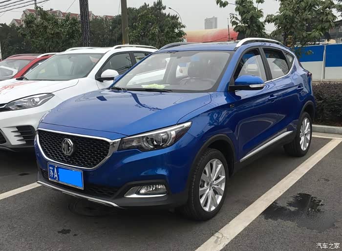 蓝色帅气名爵zs行驶2000公里