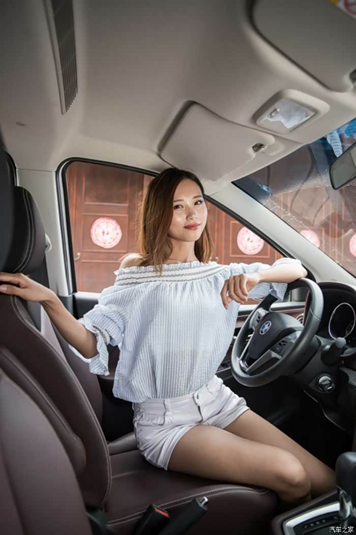 清纯可爱准媳妇携手五妹拍写真