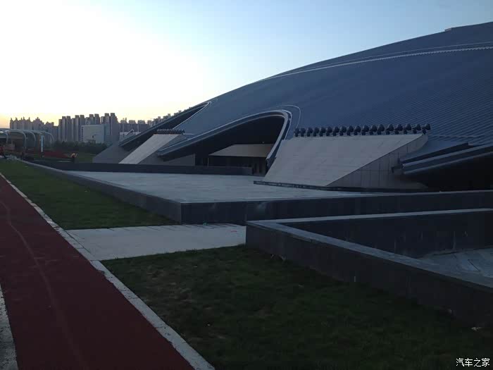 蓄势待发即将竣工举办电影节的吉林市体育馆