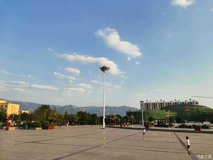 你好2021定襄金鼎广场的火烧云与犹如内蒙古的蓝天白云