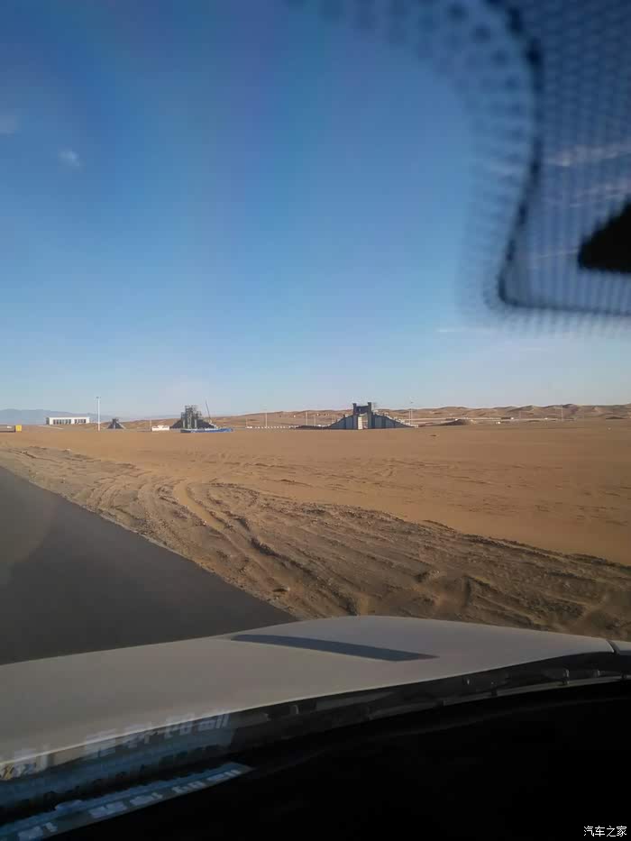 小妖带我穿越腾格里沙漠腹地