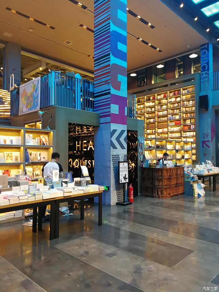 周末休闲的极好去处,就是touch12街的这个书店.