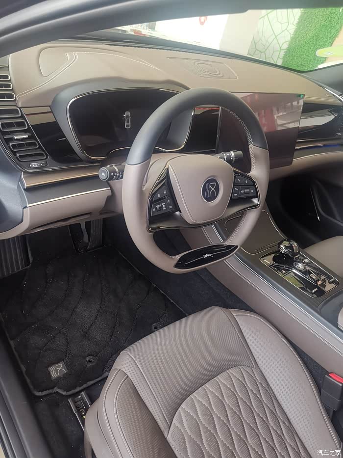 最近有时间看看比亚迪汉ev