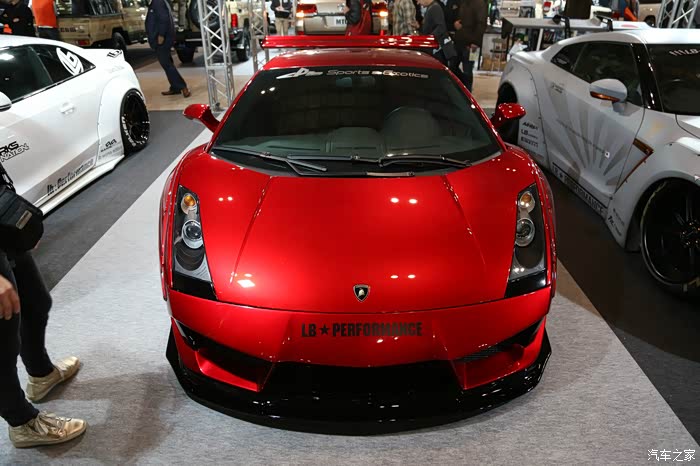 兰博基尼盖拉多小牛加上宽体包围凶悍不是一点点视觉很冲击